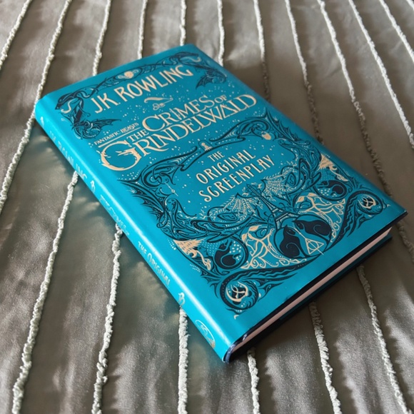 Fantastic Beasts: The Crimes of Grindelwald Hardcover Original Screenplay - Picture 4 of 4